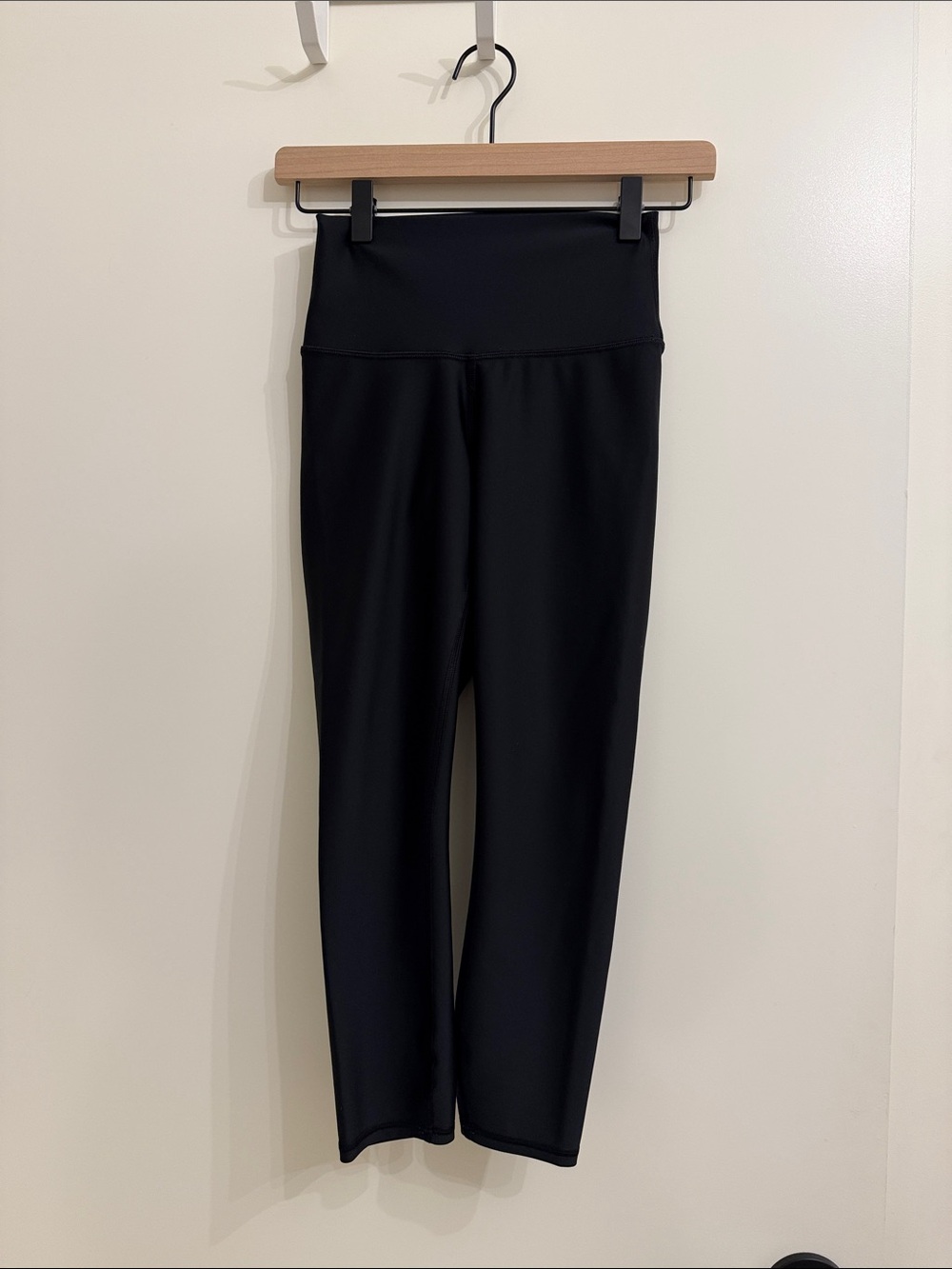 Alo Airlift Capri Black XS